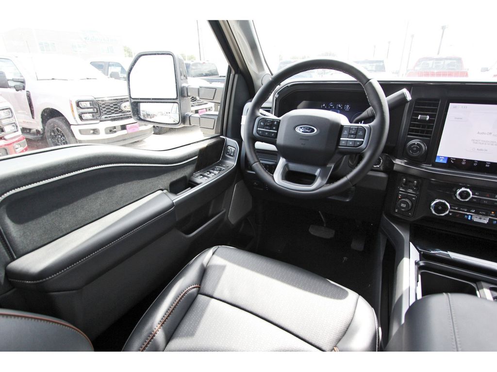 2025 Ford F-250 photo 3