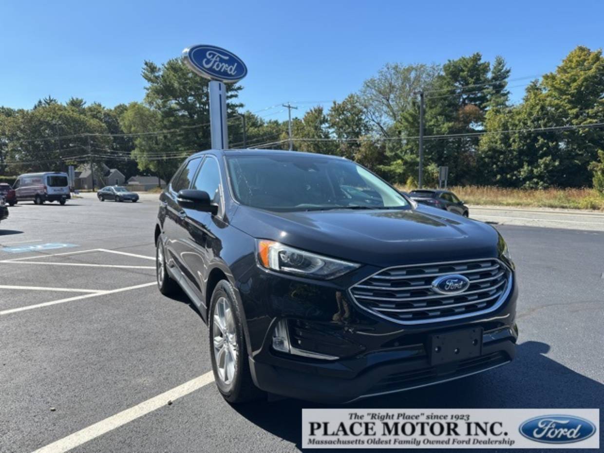 2022 Ford Edge Titanium's photo