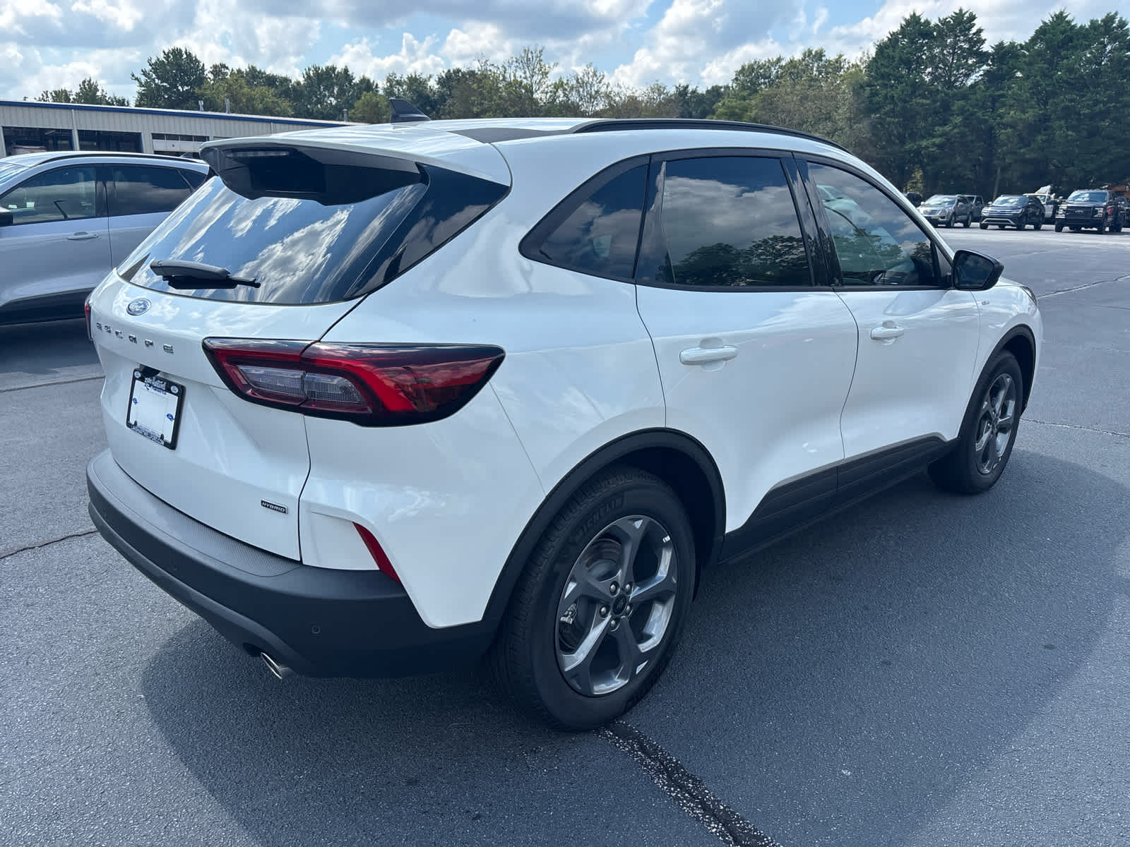 2025 Ford Escape Hybrid ST-Line photo 2