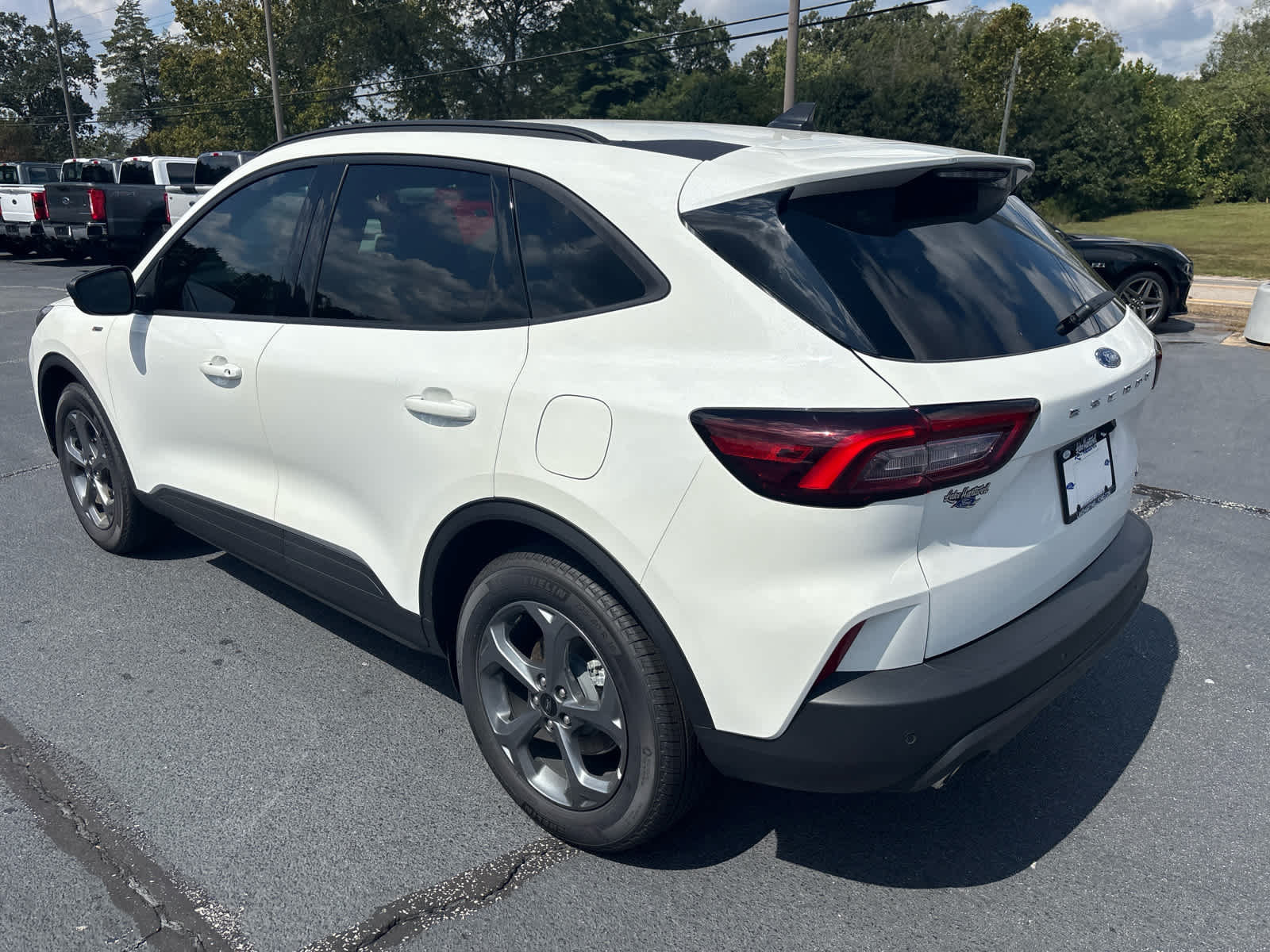 2025 Ford Escape Hybrid ST-Line photo 3