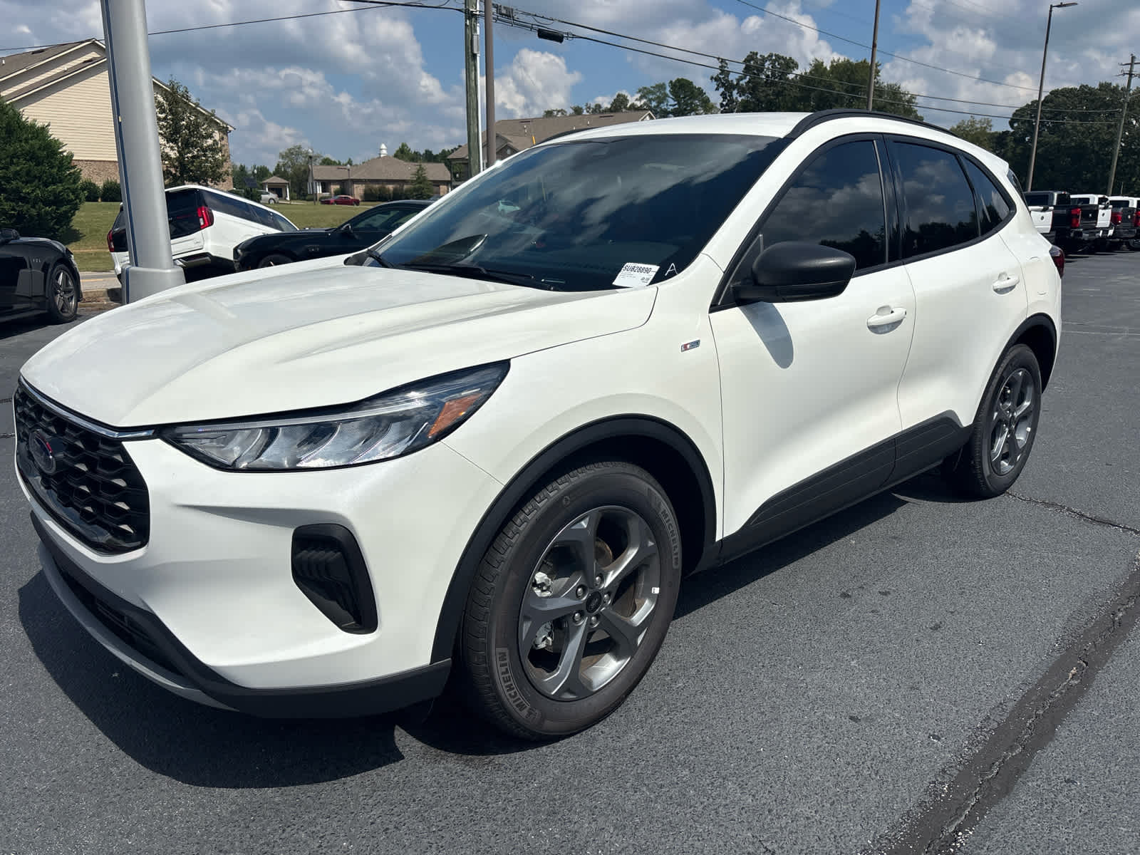 2025 Ford Escape Hybrid ST-Line photo 4