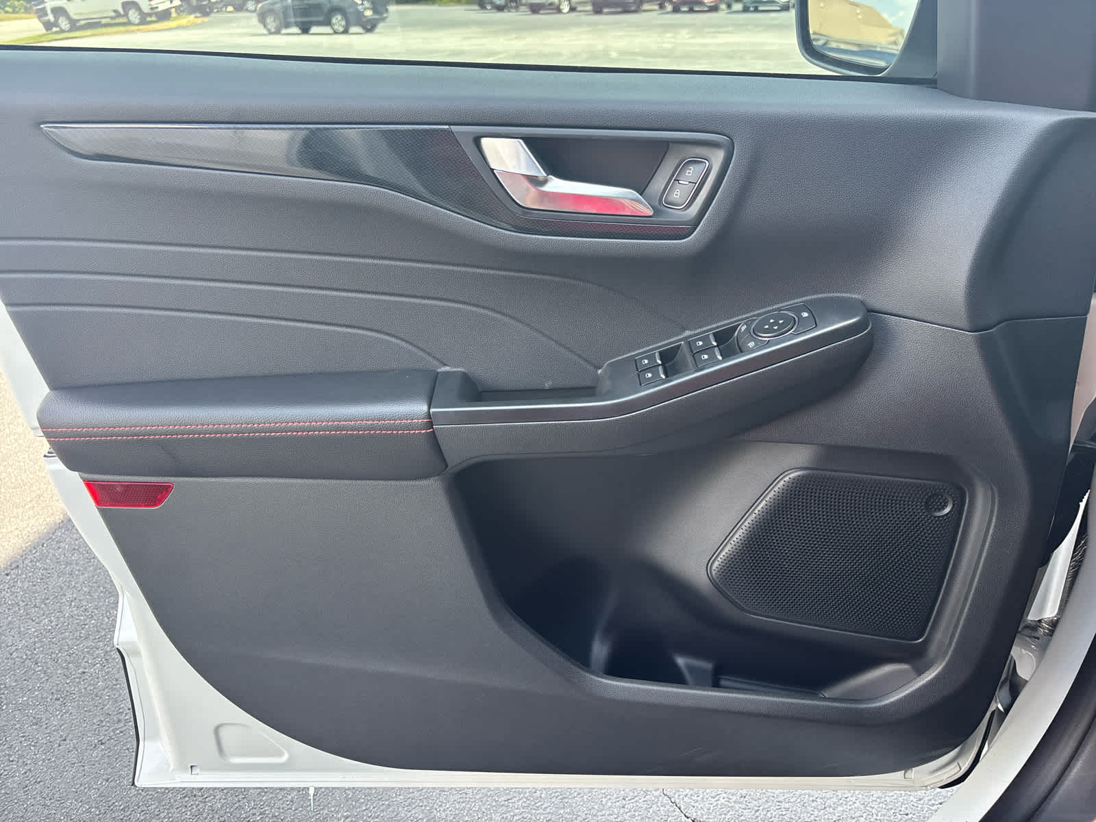 2025 Ford Escape Hybrid ST-Line photo 11