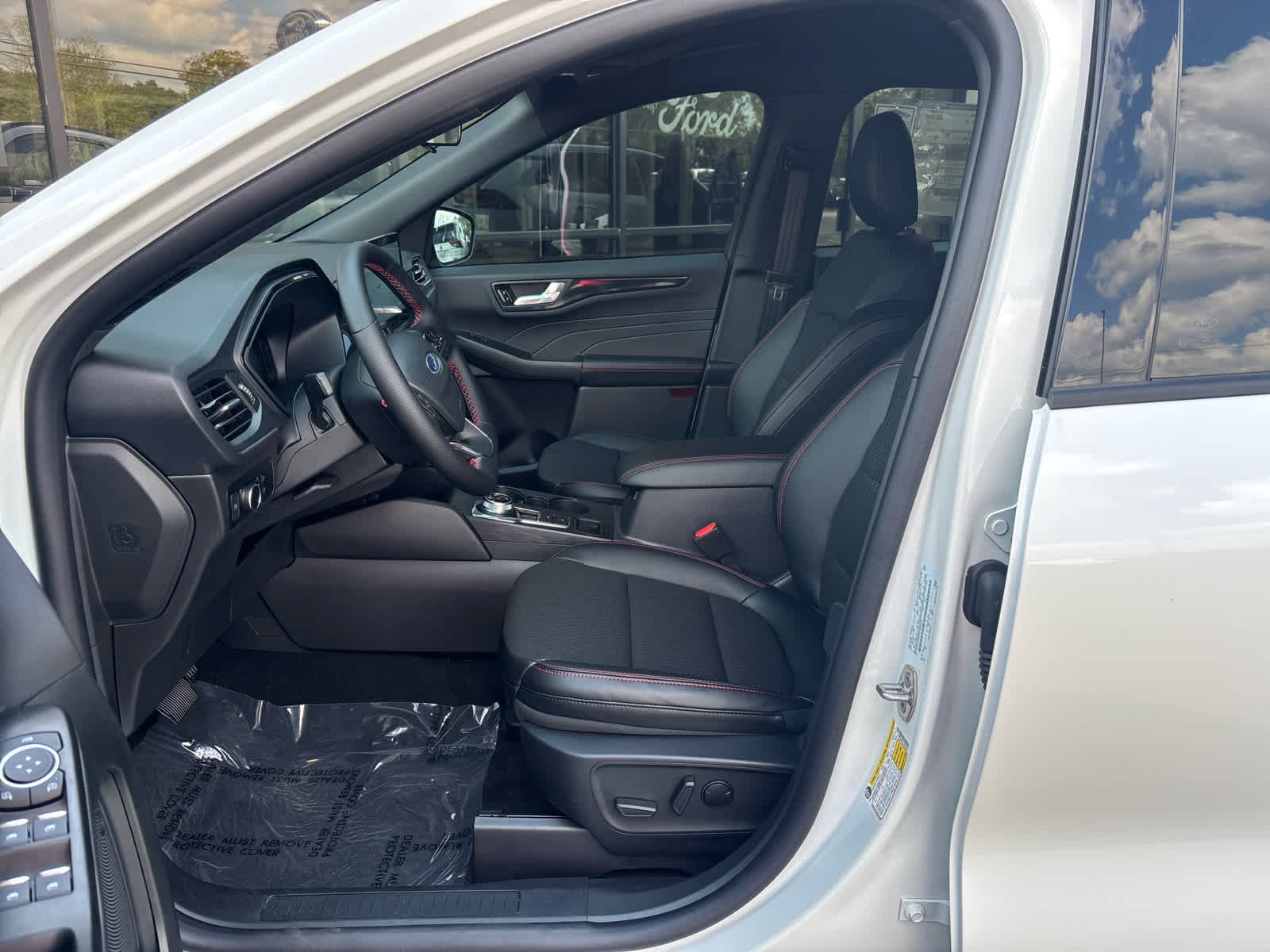 2025 Ford Escape Hybrid ST-Line photo 12