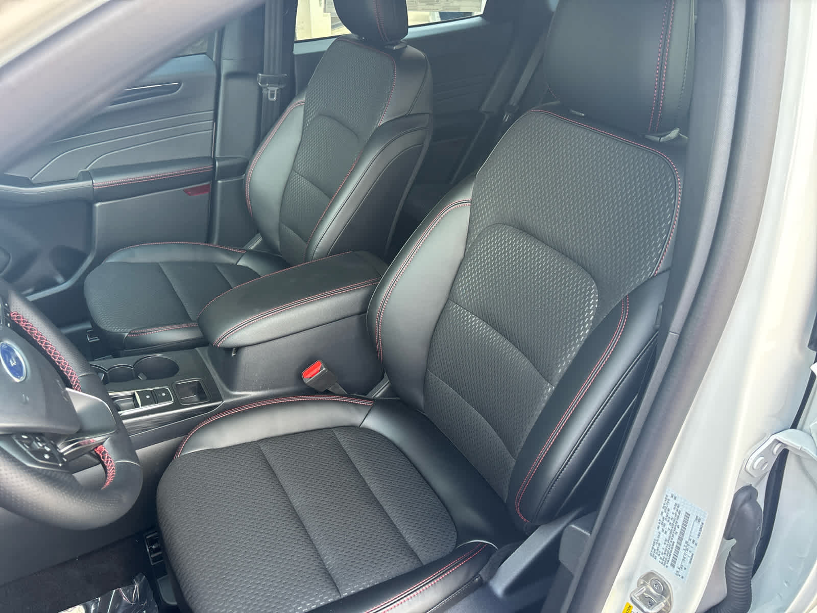 2025 Ford Escape Hybrid ST-Line photo 13