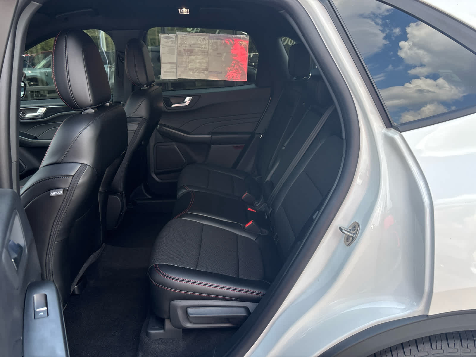 2025 Ford Escape Hybrid ST-Line photo 16