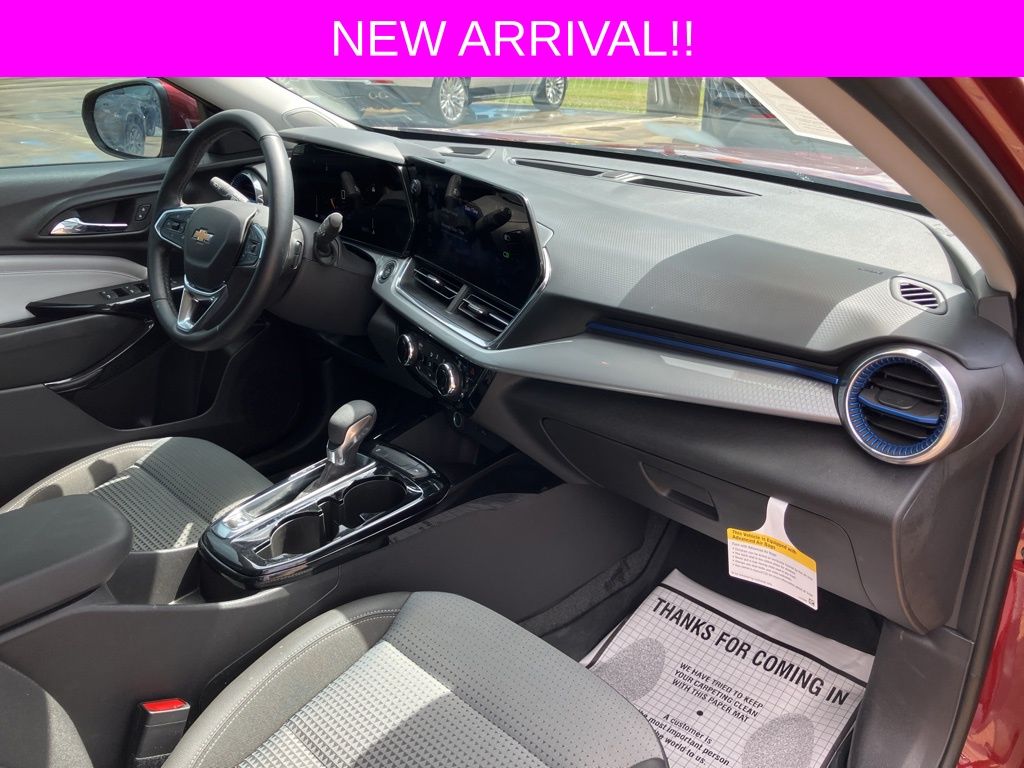 2025 Chevrolet Trax LT photo 6