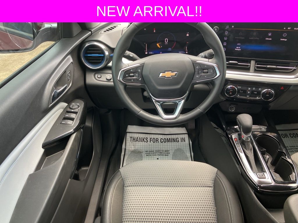 2025 Chevrolet Trax LT photo 13