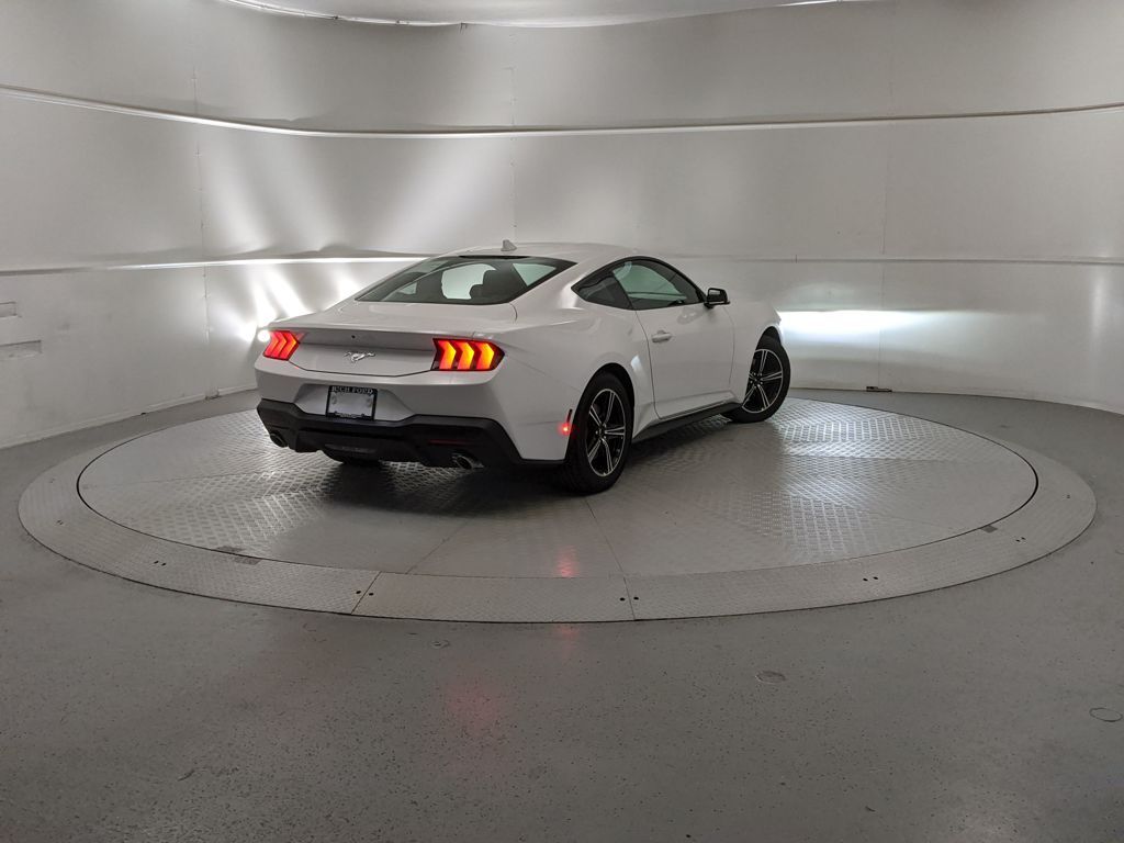 2025 Ford Mustang photo 2