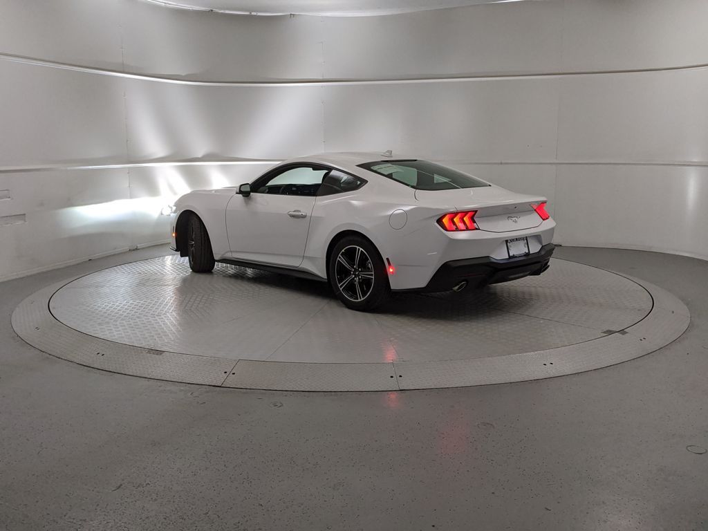 2025 Ford Mustang photo 3