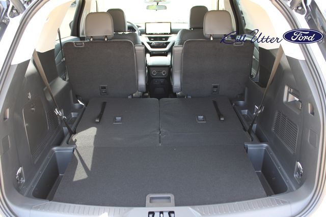 2025 Ford Explorer photo 4