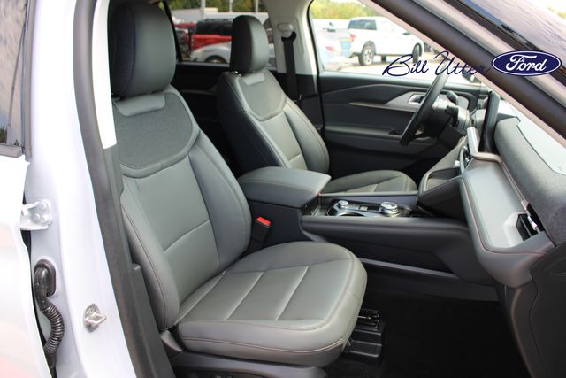 2025 Ford Explorer photo 5