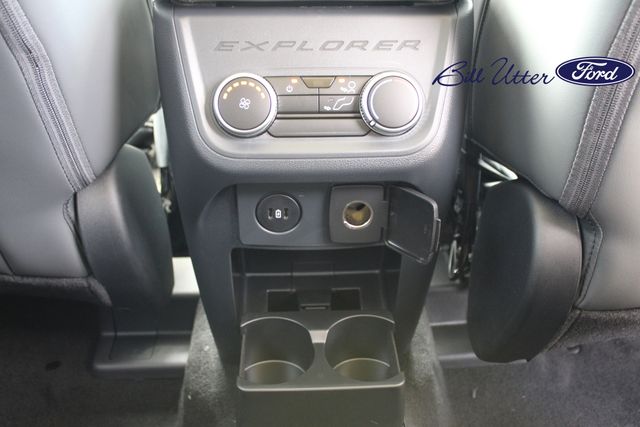2025 Ford Explorer photo 9