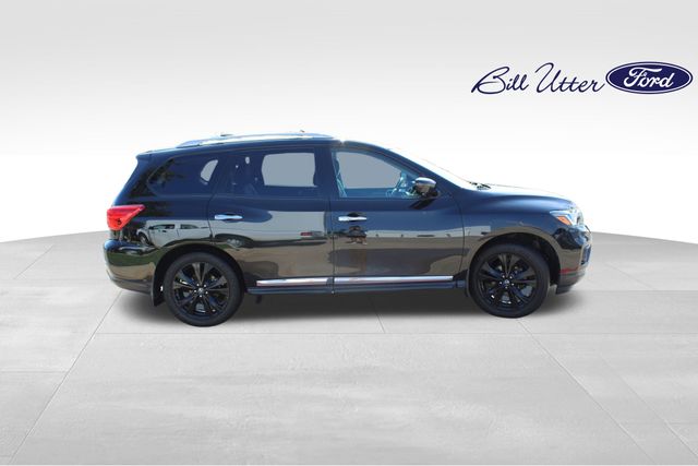 2017 Nissan Pathfinder Platinum photo 4