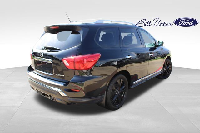 2017 Nissan Pathfinder Platinum photo 5