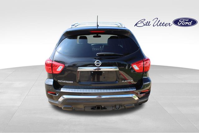 2017 Nissan Pathfinder Platinum photo 6