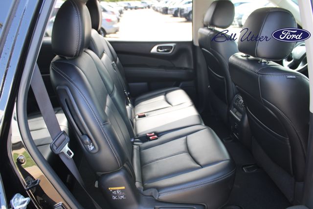2017 Nissan Pathfinder Platinum photo 13