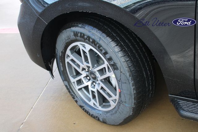 2025 Ford Expedition photo 3