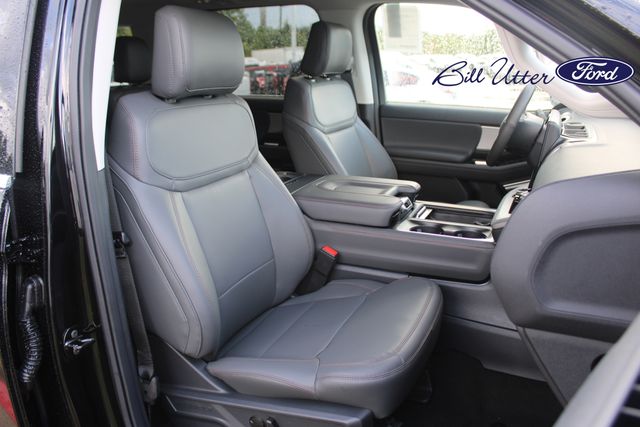 2025 Ford Expedition photo 5