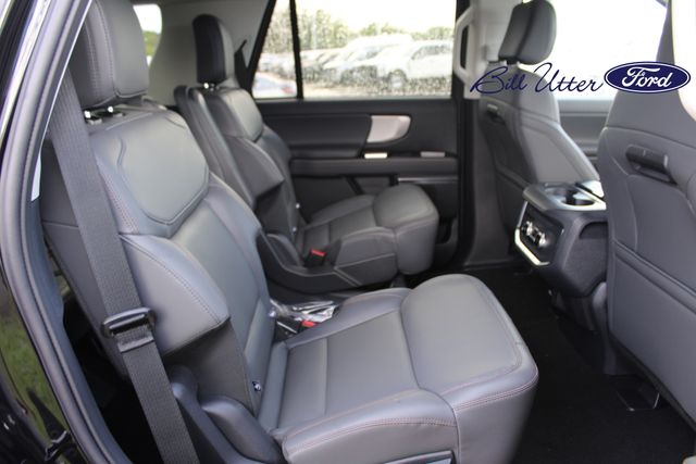2025 Ford Expedition photo 7