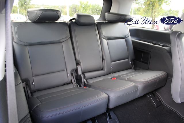 2025 Ford Expedition photo 8