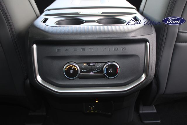 2025 Ford Expedition photo 9