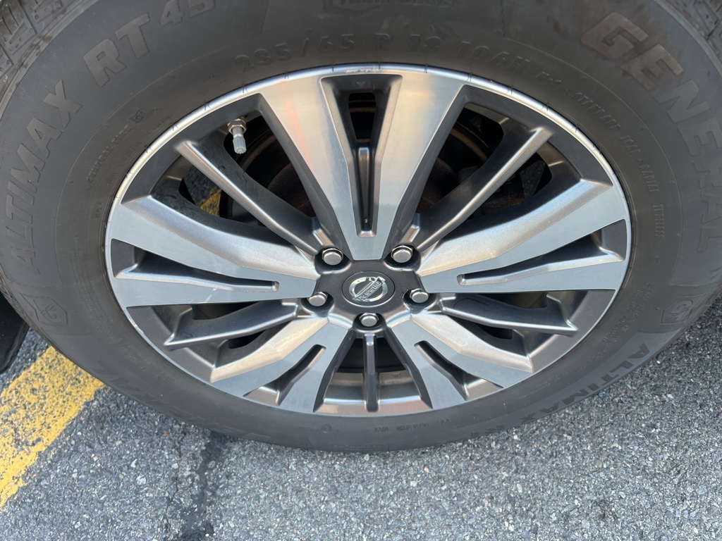 2018 Nissan Pathfinder S photo 3