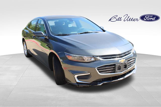 2017 Chevrolet Malibu photo 2