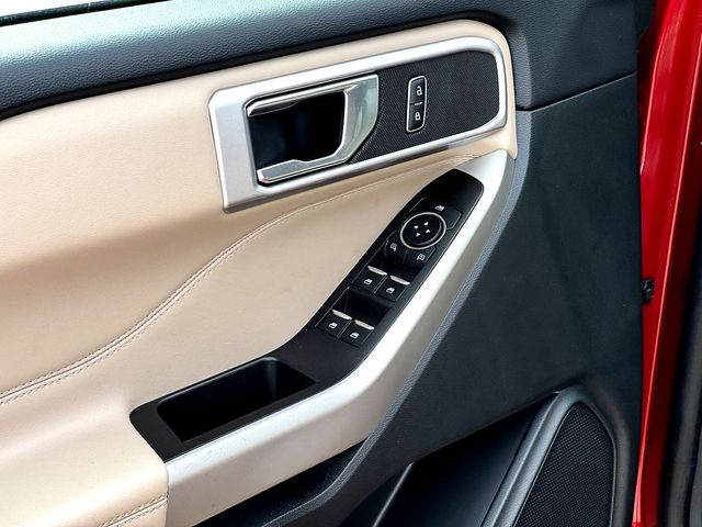 2022 Ford Explorer XLT photo 8