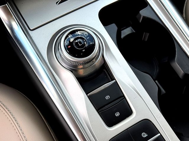 2022 Ford Explorer XLT photo 17