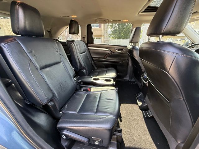 2017 Toyota Highlander SE XLE photo 25