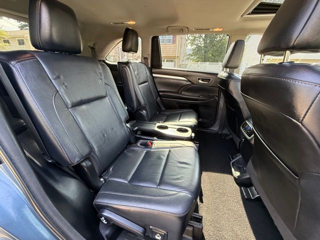 2017 Toyota Highlander SE XLE photo 26