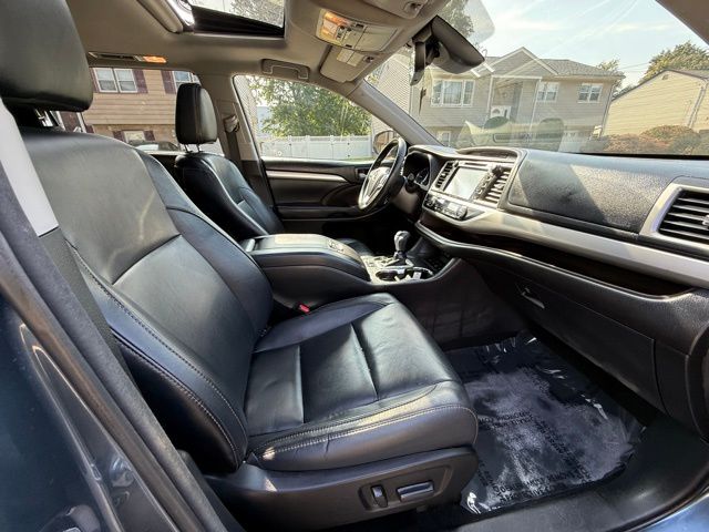 2017 Toyota Highlander SE XLE photo 29