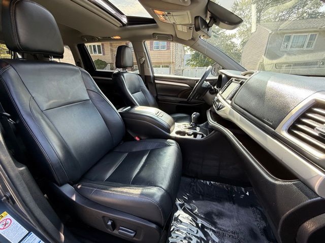 2017 Toyota Highlander SE XLE photo 30