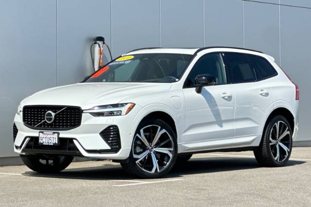 2022 Volvo XC60 Recharge Plug-In Hybrid T8 R-Design