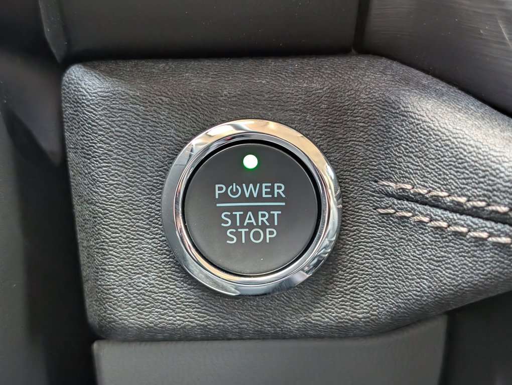 2025 Ford F-150 Lightning photo 17