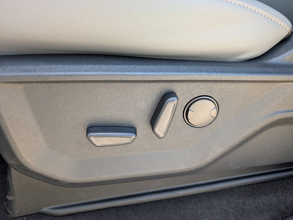 2025 Ford F-150 Lightning photo 21