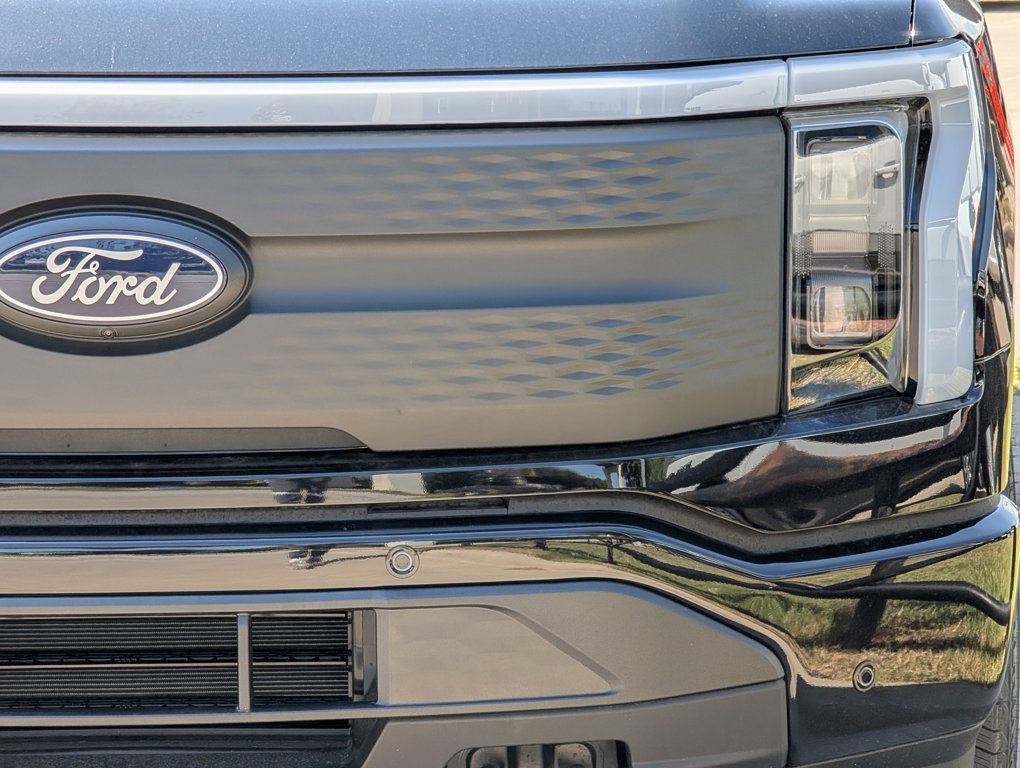 2025 Ford F-150 Lightning photo 5