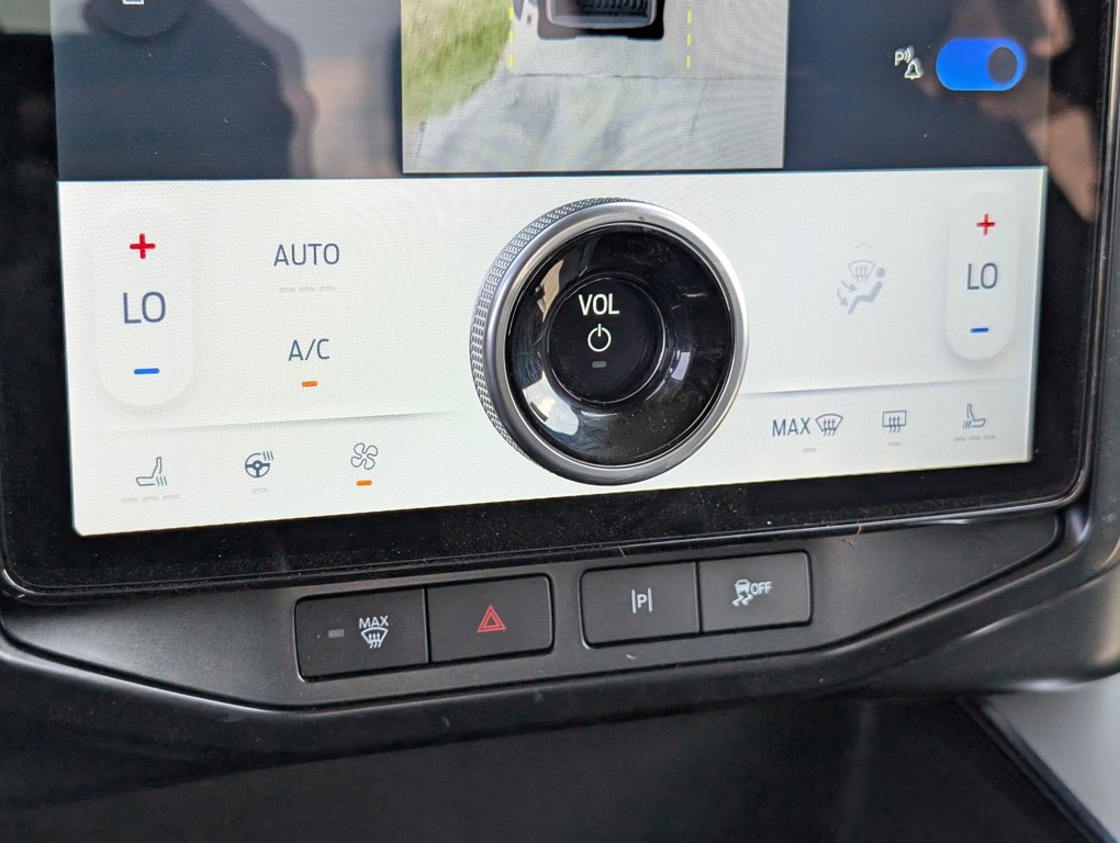 2025 Ford F-150 Lightning photo 15