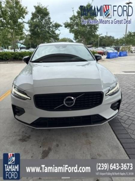 2022 Volvo S60 T6 R-Design