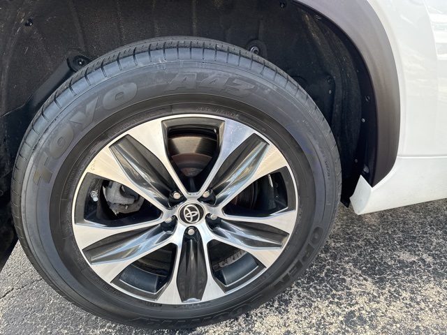 2020 Toyota Highlander XLE photo 21