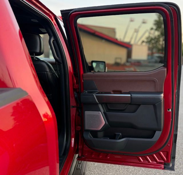 2021 Ford F-150 Lariat photo 18