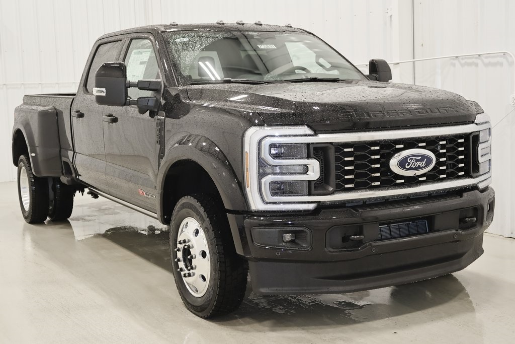 2025 Ford F-450 photo 2