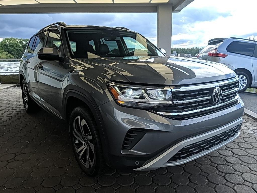 2022 Volkswagen Atlas SEL photo 2