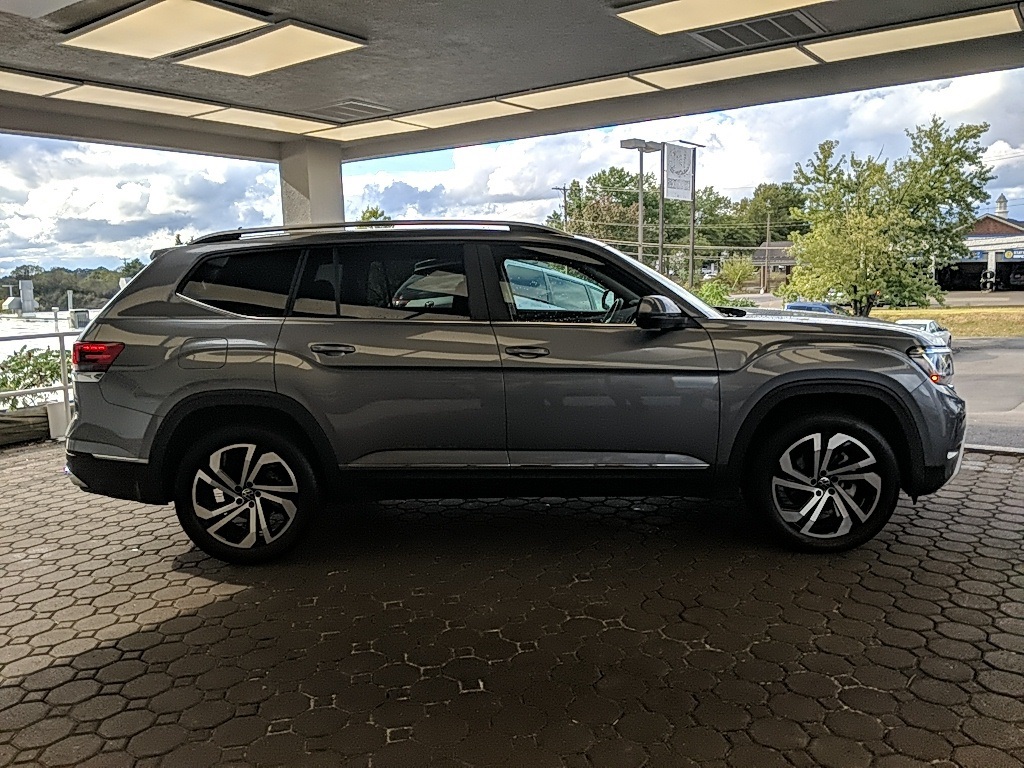 2022 Volkswagen Atlas SEL photo 3