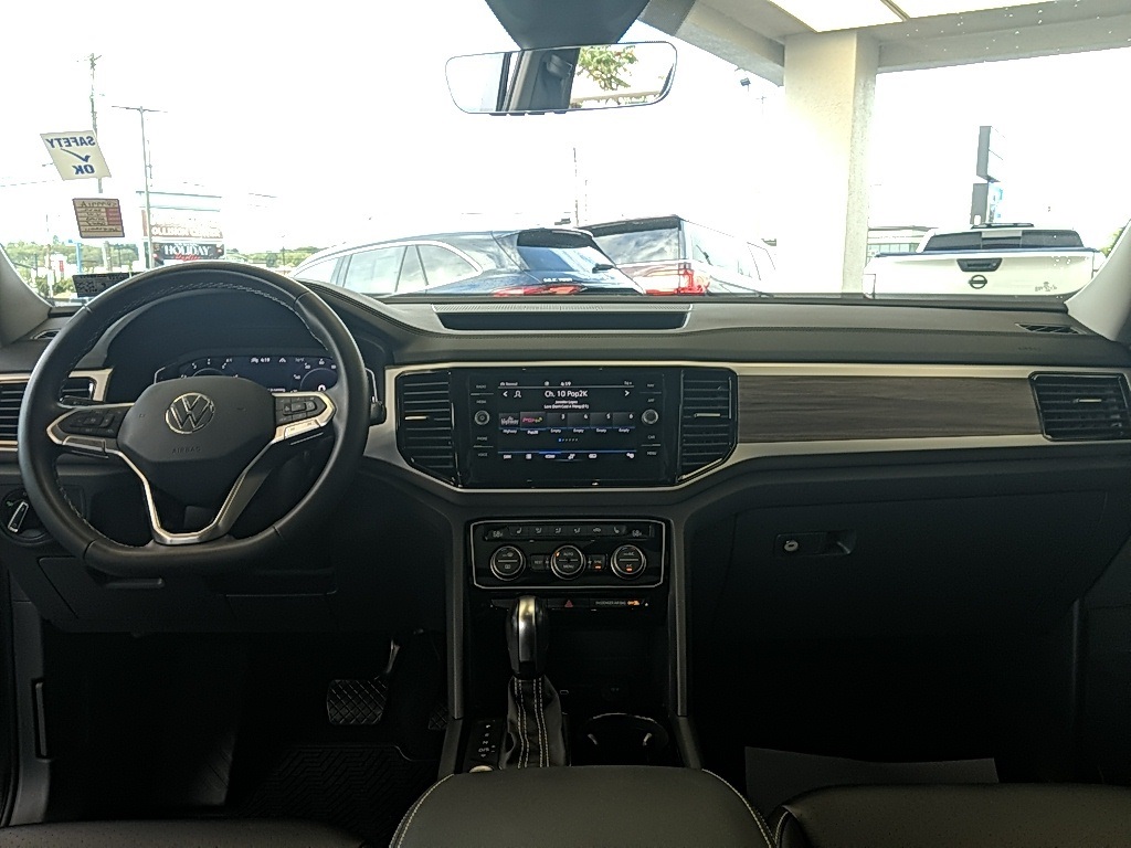2022 Volkswagen Atlas SEL photo 13