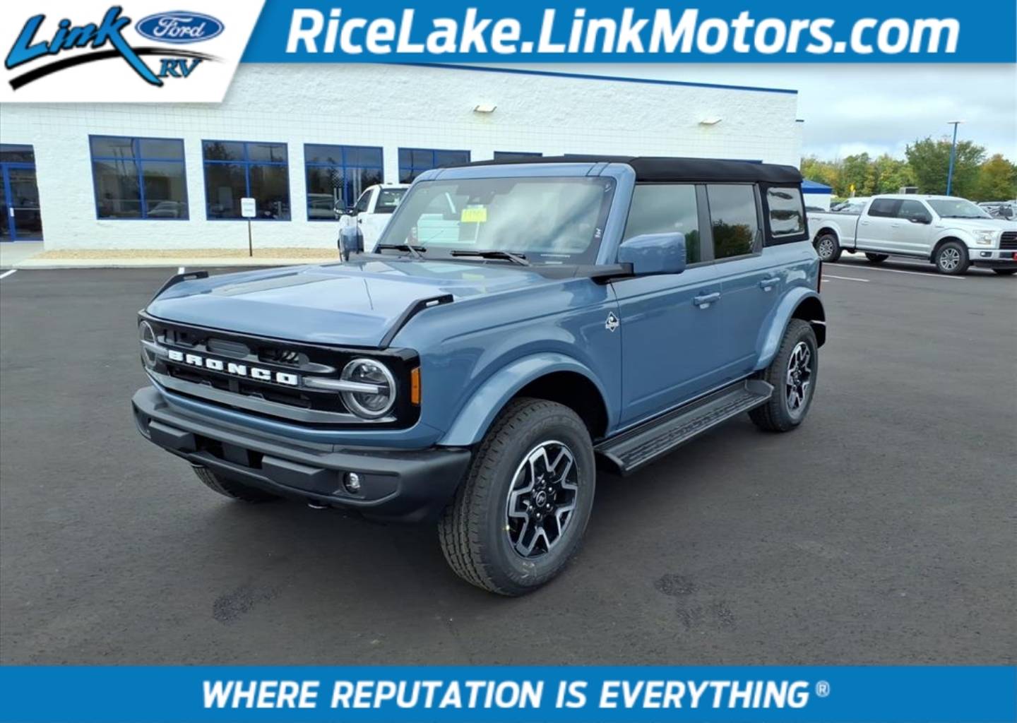 2025 Ford Bronco 4-Door Outer Banks's photo