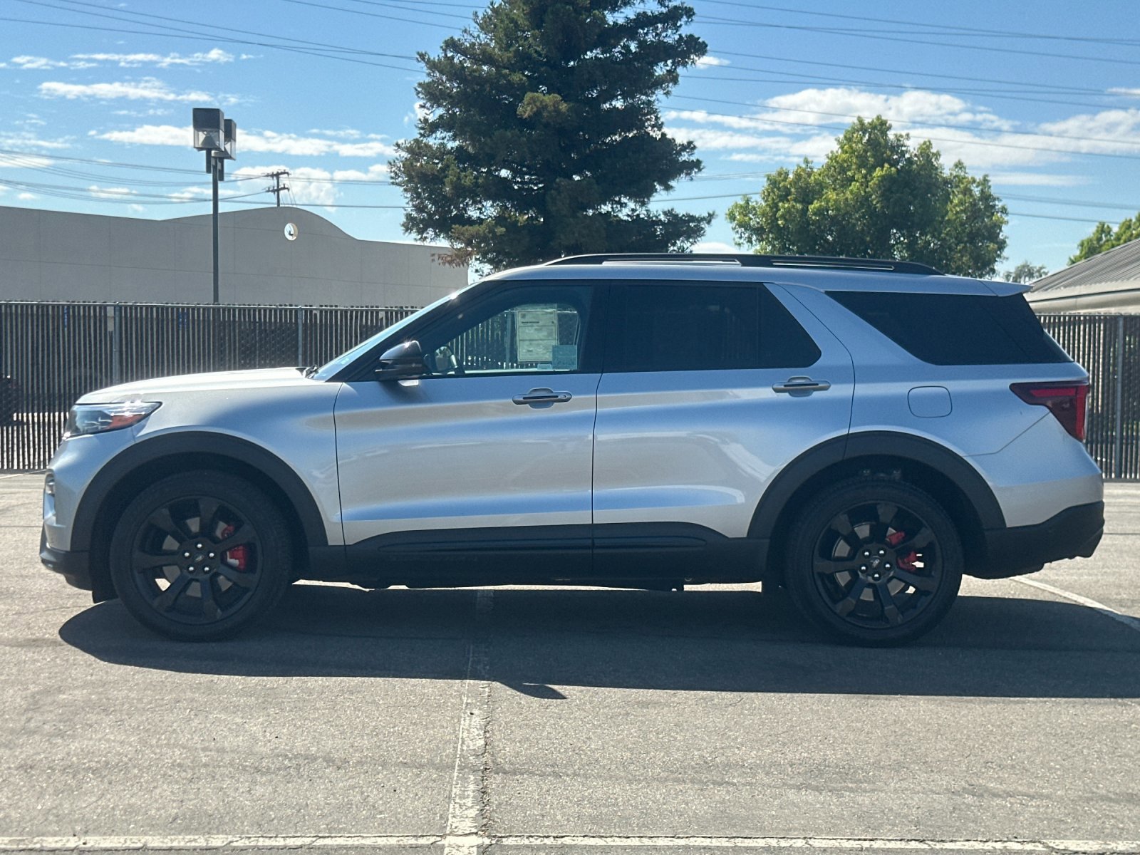 2022 Ford Explorer ST photo 5