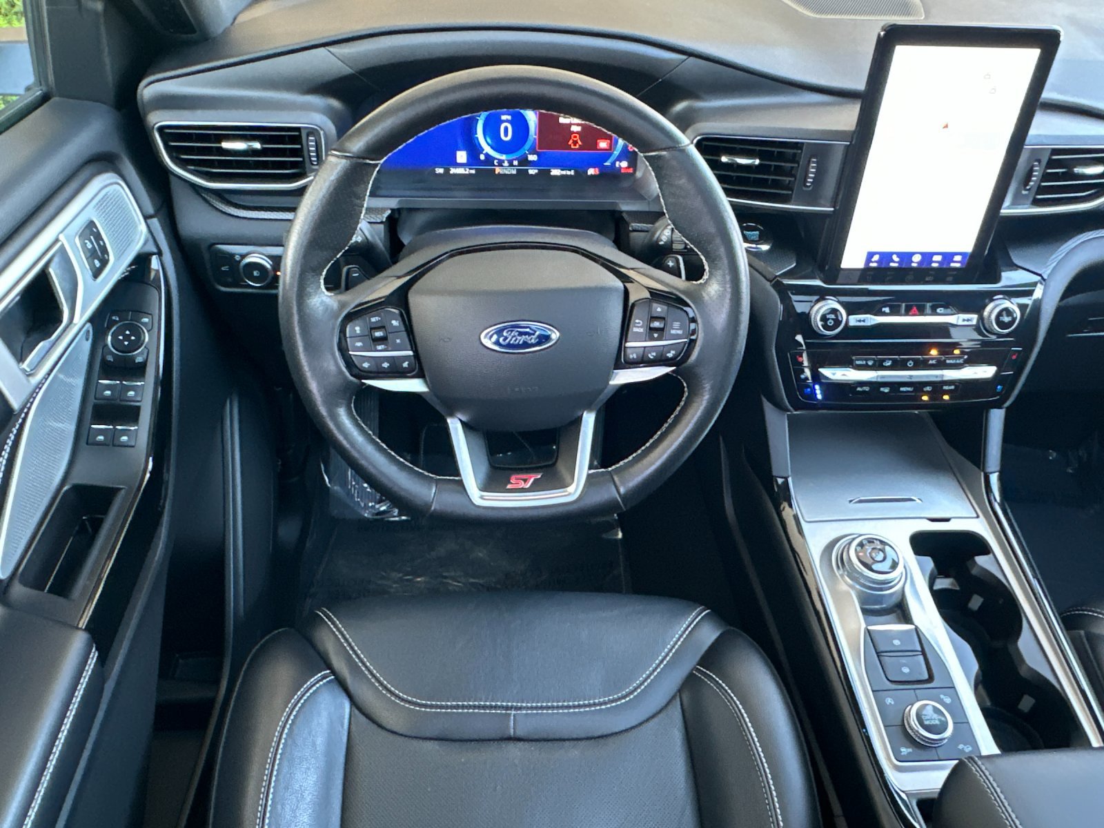 2022 Ford Explorer ST photo 12