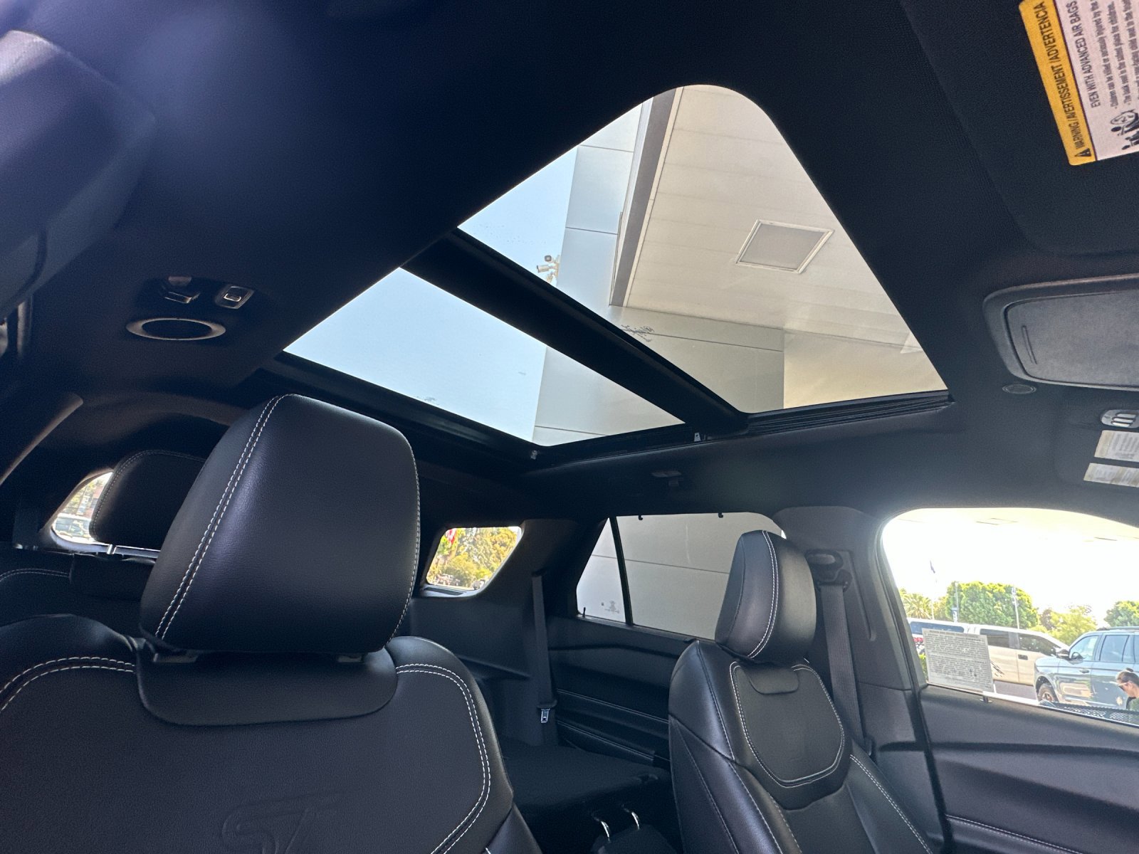 2022 Ford Explorer ST photo 15