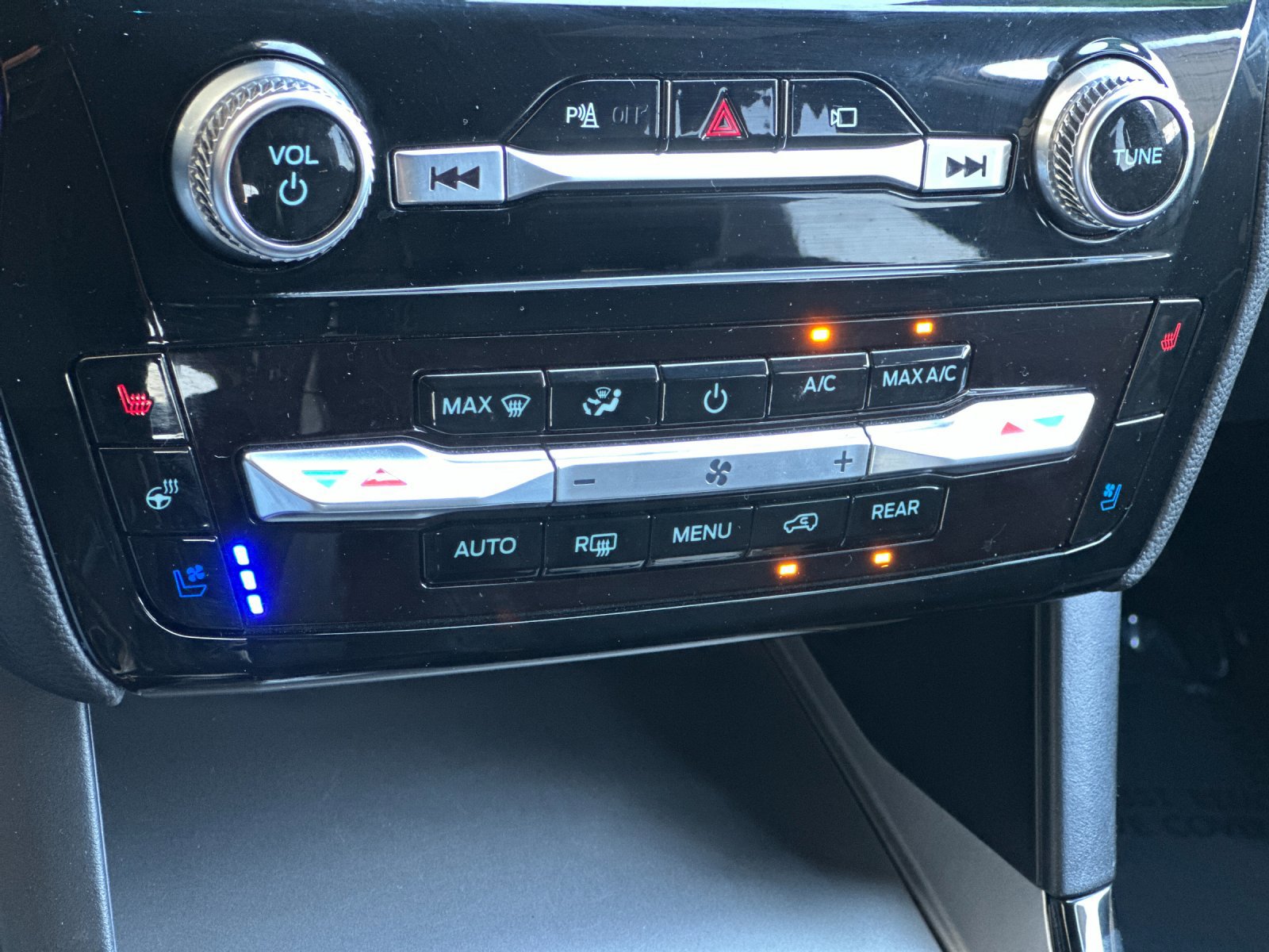 2022 Ford Explorer ST photo 19